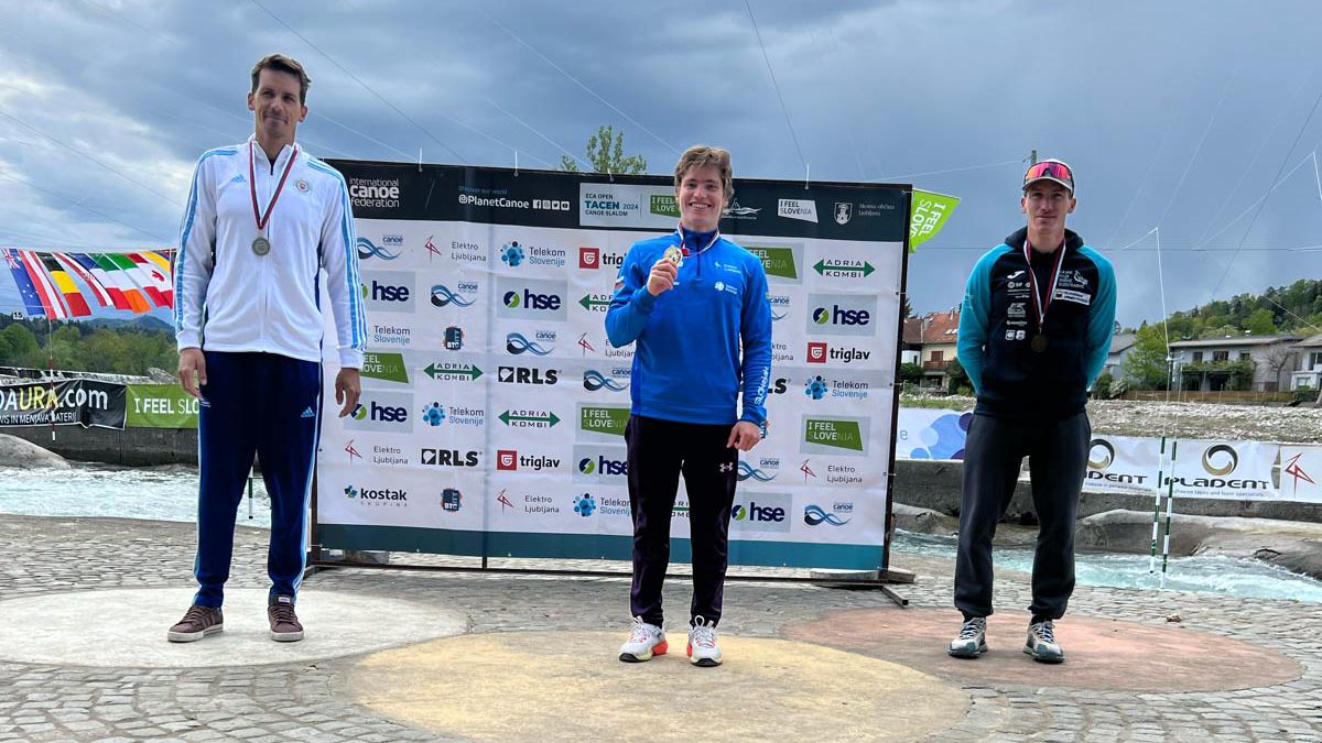 Kanoista Matej Beňuš na stupňoch víťazov na prvých pretekoch sezóny 